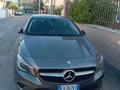 Usado Mercedes CLA220 177 CV (130 kW) 2014 Gris Berlina