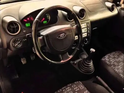 Usata Ford Fiesta Ambiente 68 CV (50 kW) 2005 Grigio Utilitaria