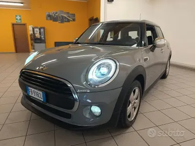 Usata Mini ONE 102 CV (75 kW) 2015 Grigio Utilitaria