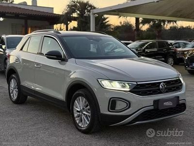 Usata VW T-Roc Sport 116 CV (85 kW) 2023 Beige SUV