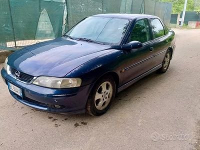 Usata Opel Vectra Edition 101 CV (74 kW) 2000 Blu Berlina