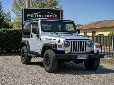 Usata Jeep Wrangler Sport 143 CV (105 kW) 2004 Grigio SUV