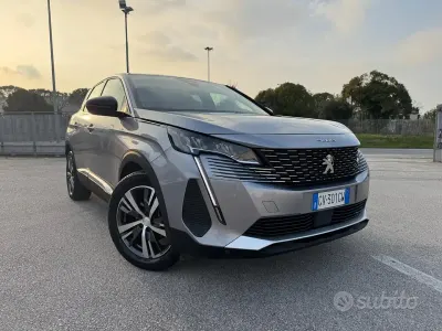 Begagnad Peugeot 3008 Allure 131 HK (96 kW) 2024 Grå SUV