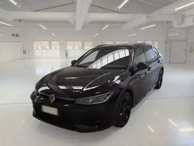 Usata VW Passat R-line Plus 193 CV (141 kW) 2025 Station wagon