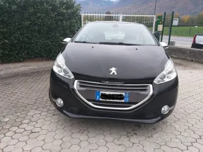 Usata Peugeot 208 GT-line 82 CV (60 kW) 2013 Nero Utilitaria