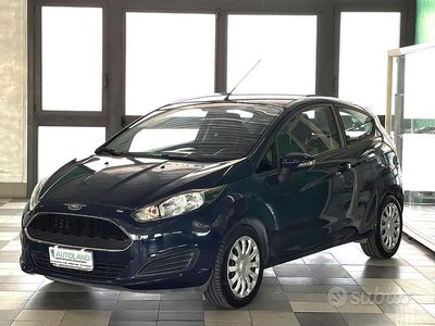 Usata Ford Fiesta Business Edition 75 CV (55 kW) 2016 Blu pastello Utilitaria