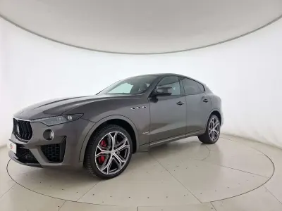 Usata Maserati Levante 275 CV (202 kW) 2021 Grigio scuro SUV