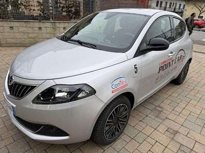 Usata Lancia Ypsilon Silver 69 CV (50 kW) 2021 Argento Utilitaria