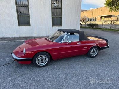Usata Alfa Romeo Spider 109 CV (80 kW) 1988 Rosso Cabrio