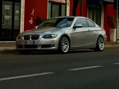 Usata BMW 325 Sport Line 218 CV (160 kW) 2007 Grigio Coupé