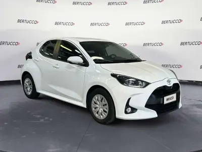 Usata Toyota Yaris Hybrid Active 115 CV (84 kW) 2025 Bianco Berlina
