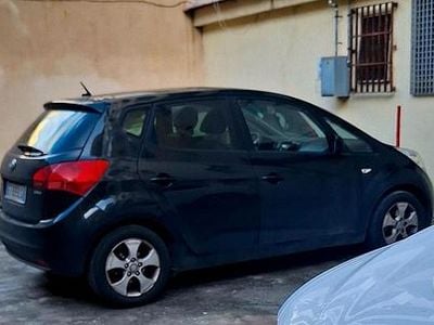 Usata Kia Venga 90 CV (66 kW) 2014 Nero Utilitaria