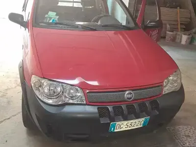 Usata Fiat Strada 84 CV (61 kW) 2007 Rosso