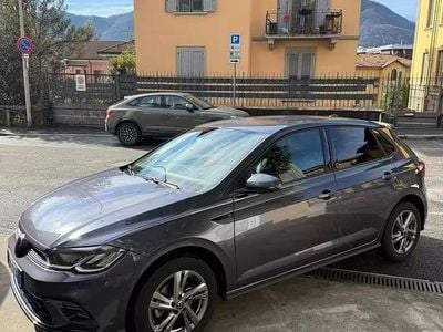 Usata VW Polo R-line 110 CV (80 kW) 2023 Grigio Utilitaria