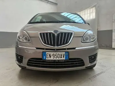 Usata Lancia Musa Platinum 92 CV (67 kW) 2012 Oro Monovolume
