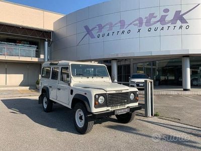 Usata Land Rover Defender 122 CV (89 kW) 2004 Bianco pastello SUV