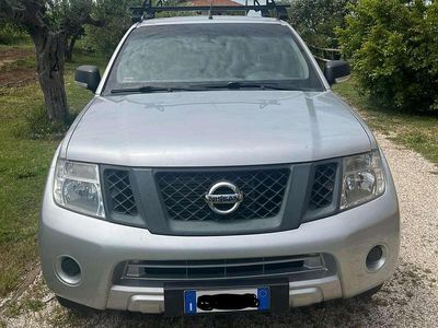 Usata Nissan Navara 190 CV (139 kW) 2014 Grigio Pick-up