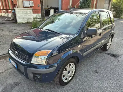 Usata Ford Fusion 80 CV (58 kW) 2012 Blu Utilitaria