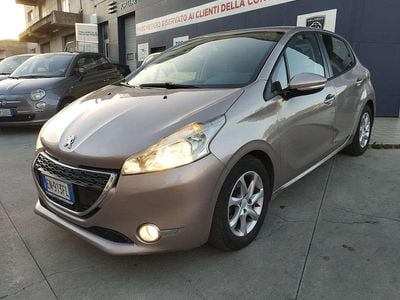 Usata Peugeot 208 Active 68 CV (50 kW) 2012 Oro Utilitaria