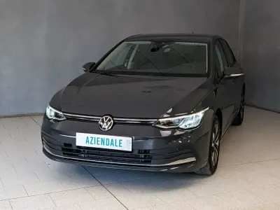 Usata VW Golf VIII Life 110 CV (80 kW) 2024 Grigio Berlina