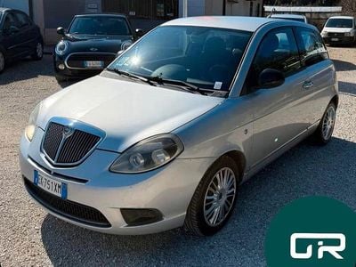 Usata Lancia Ypsilon 77 CV (56 kW) 2011 Argento Utilitaria