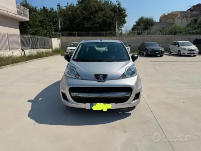 Usata Peugeot 107 68 CV (50 kW) 2009 Grigio Utilitaria