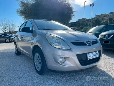 Usata Hyundai i20 78 CV (57 kW) 2010 Grigio Utilitaria