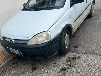 Usata Opel Corsa 45 CV (33 kW) 2005 Bianco Utilitaria