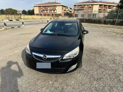 Usata Opel Astra 95 CV (69 kW) 2010 Nero Berlina
