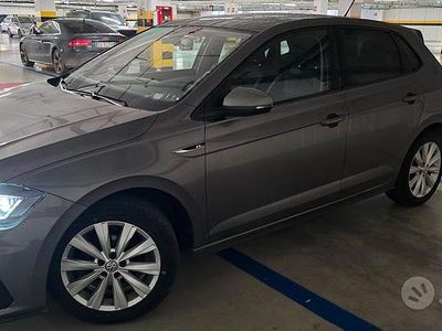 Usata VW Polo R-line 90 CV (66 kW) 2019 Grigio Utilitaria