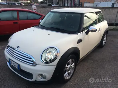 Begagnad Mini ONE 75 HK (55 kW) 2011 Vit Halvkombi