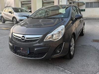 Usata Opel Corsa Edition 85 CV (62 kW) 2013 Grigio Utilitaria