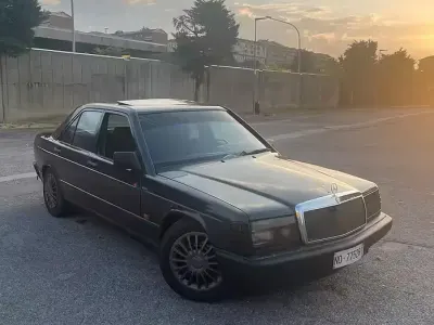 Usata Mercedes 190 122 CV (89 kW) 1987 Grigio Berlina