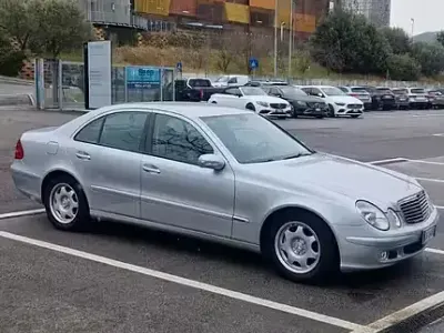 Usata Mercedes E270 177 CV (130 kW) 2004 Grigio Berlina