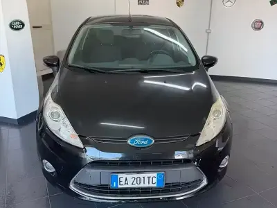 Usata Ford Fiesta Titanium 68 CV (50 kW) 2010 Nero Berlina