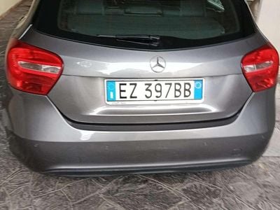 Usata Mercedes A180 109 CV (80 kW) 2014 Grigio Berlina