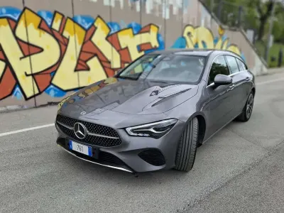 Usado Mercedes CLA180 Shooting Brake Advanced 116 CV (85 kW) 2024 Gris Familiar