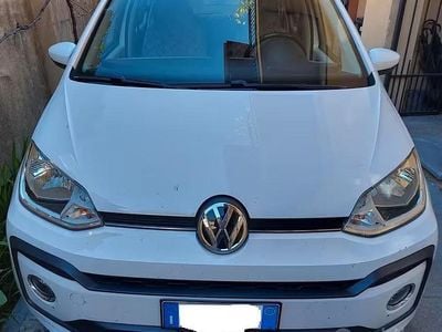 Begagnad VW up! Highline 90 HK (66 kW) 2019 Vit Halvkombi