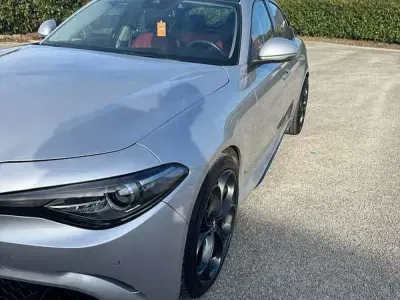 Usata Alfa Romeo Giulia Super 180 CV (132 kW) 2017 Argento Berlina