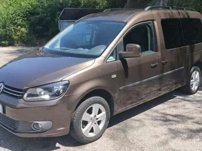 Usata VW Caddy Maxi Comfortline 102 CV (75 kW) 2011 Marrone Monovolume