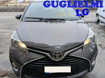 Usata Toyota Yaris Active 69 CV (50 kW) 2017 Grigio Berlina