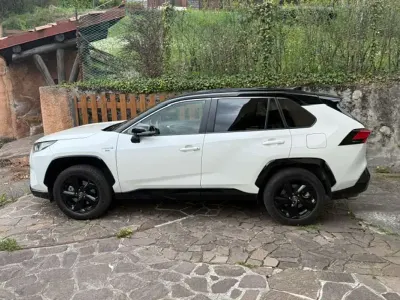 Usata Toyota RAV4 Hybrid Style 178 CV (130 kW) 2021 Bianco SUV