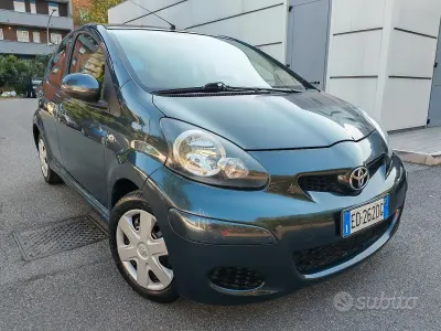 Begagnad Toyota Aygo 68 HK (50 kW) 2010 Grå Halvkombi