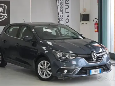 Usata Renault Mégane 120 CV (88 kW) 2017 Blu Utilitaria
