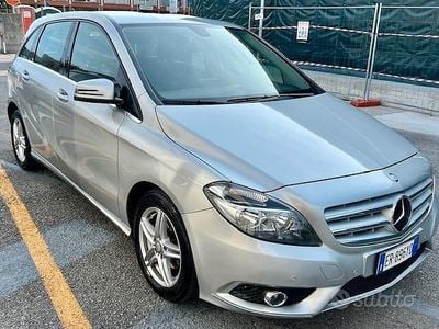 Usata Mercedes B180 Premium 122 CV (89 kW) 2012 Grigio Monovolume