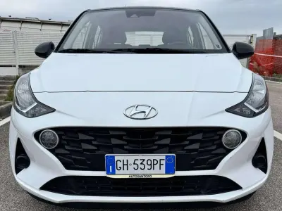 Usata Hyundai i10 65 CV (47 kW) 2022 Bianco Utilitaria