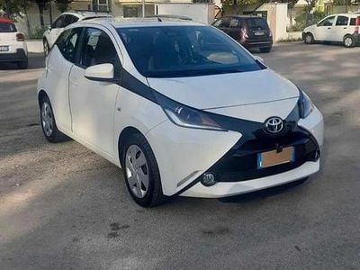 Begagnad Toyota Aygo 69 HK (50 kW) 2017 Vit Halvkombi