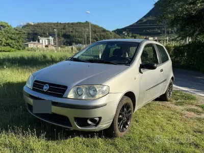Usata Fiat Punto 60 CV (44 kW) 2005 Grigio Utilitaria