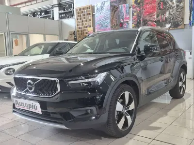 Usata Volvo XC40 Momentum 163 CV (119 kW) 2021 Nero SUV