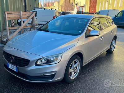 Usata Volvo V60 Business Edition 136 CV (100 kW) 2016 Grigio Station wagon